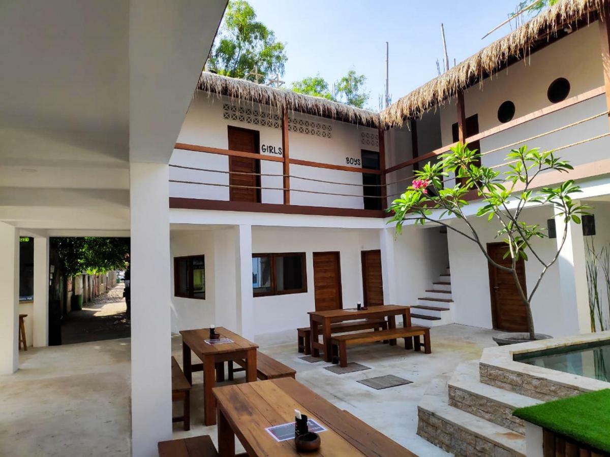 Gili Pirates Dive & Bnb غيلي تراوانغان المظهر الخارجي الصورة